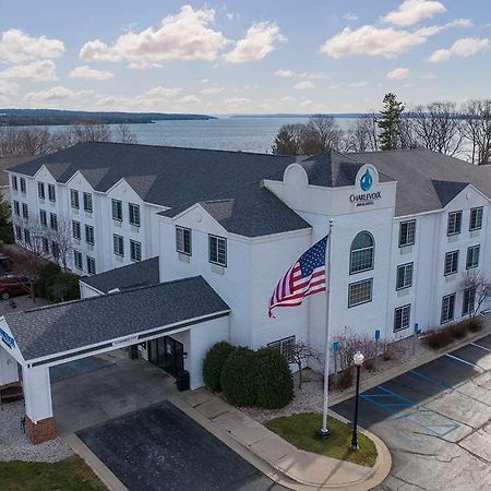 Charlevoix Inn & Suites Surestay Collection By Best Western Екстер'єр фото