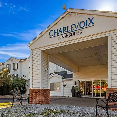 Charlevoix Inn & Suites Surestay Collection By Best Western Екстер'єр фото