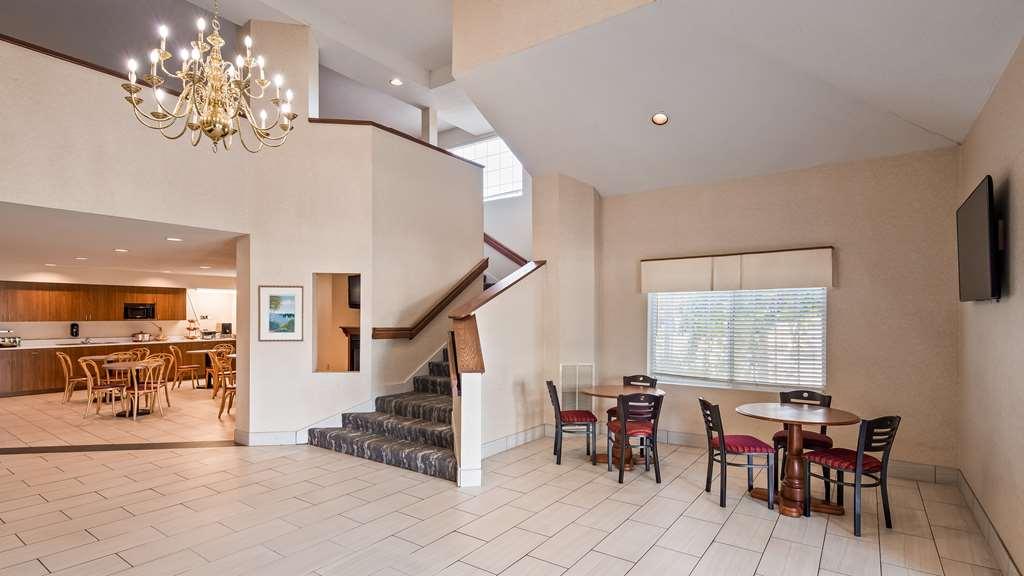 Charlevoix Inn & Suites Surestay Collection By Best Western Інтер'єр фото