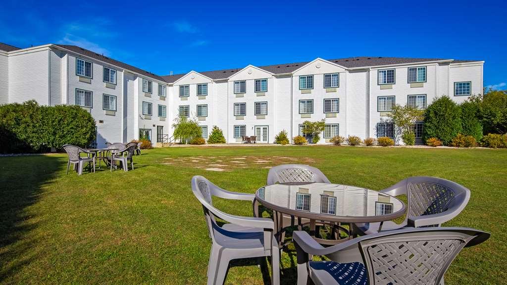Charlevoix Inn & Suites Surestay Collection By Best Western Зручності фото