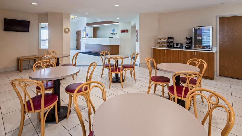 Charlevoix Inn & Suites Surestay Collection By Best Western Екстер'єр фото