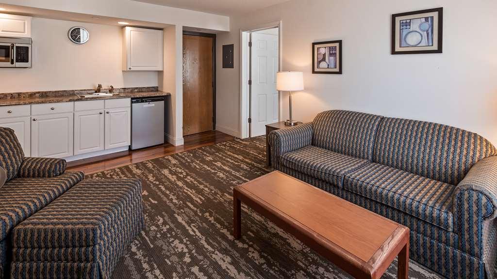 Charlevoix Inn & Suites Surestay Collection By Best Western Номер фото